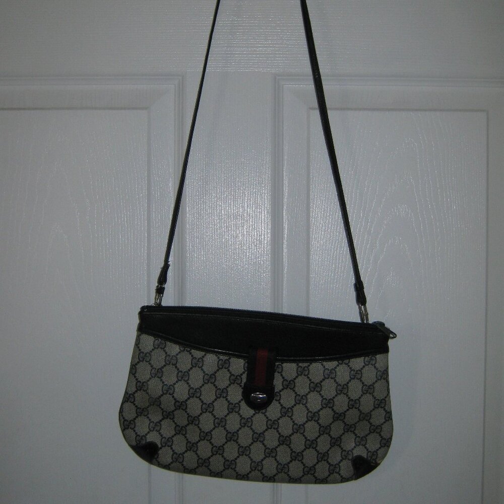 Authentic Vintage Navy Gucci Shoulder Bag - Picture 2 of 16